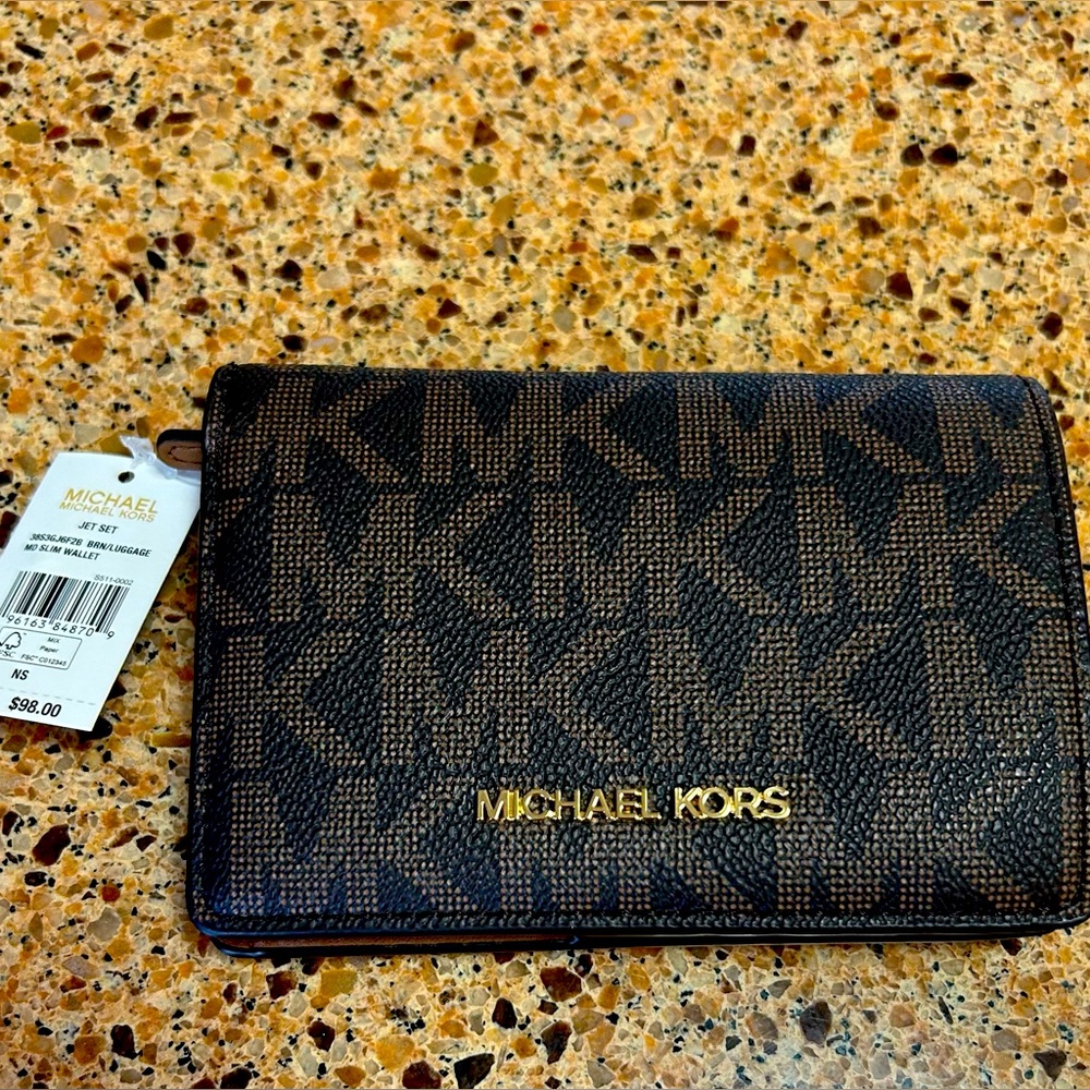 Michael Kors MD slim wallet, brand new never used, perfect condition.